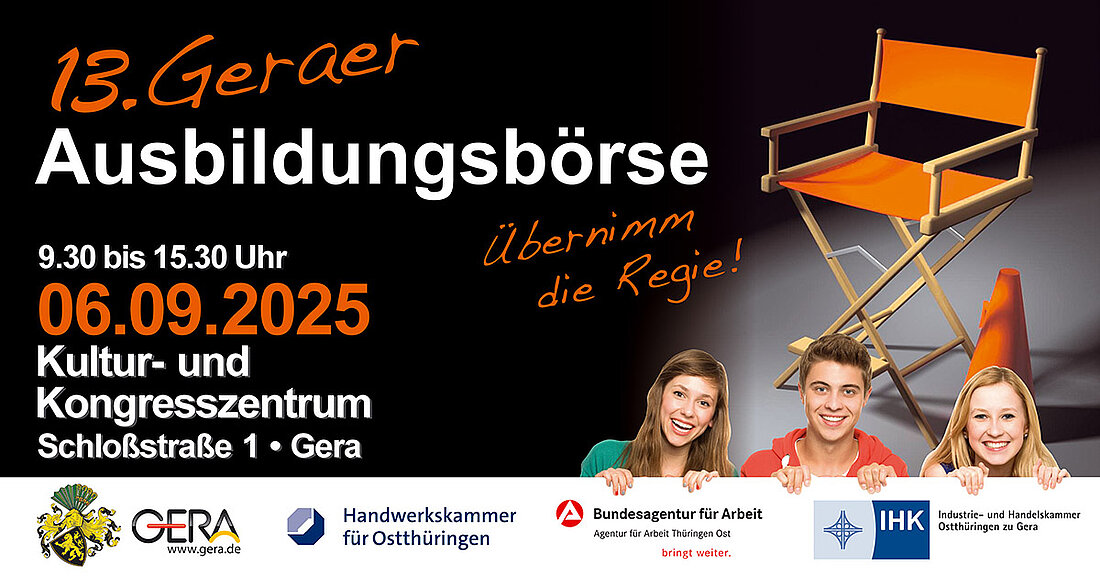 Bild zur 13. Ausbildungsbörse in Gera. Ein darauf sichtbarer orangefarbener Regiestuhl und drei freundlich lachende junge Menschen stehen für das Motto: Übernimm die Regie!