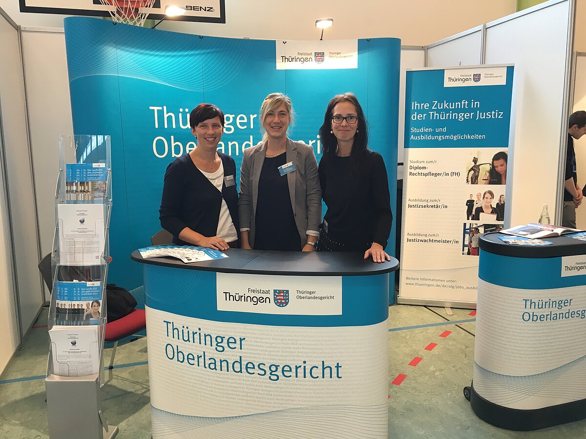 Messestand während einer Berufs- und Ausbildungsmesse Messestand während einer Berufs- und Ausbildungsmesse