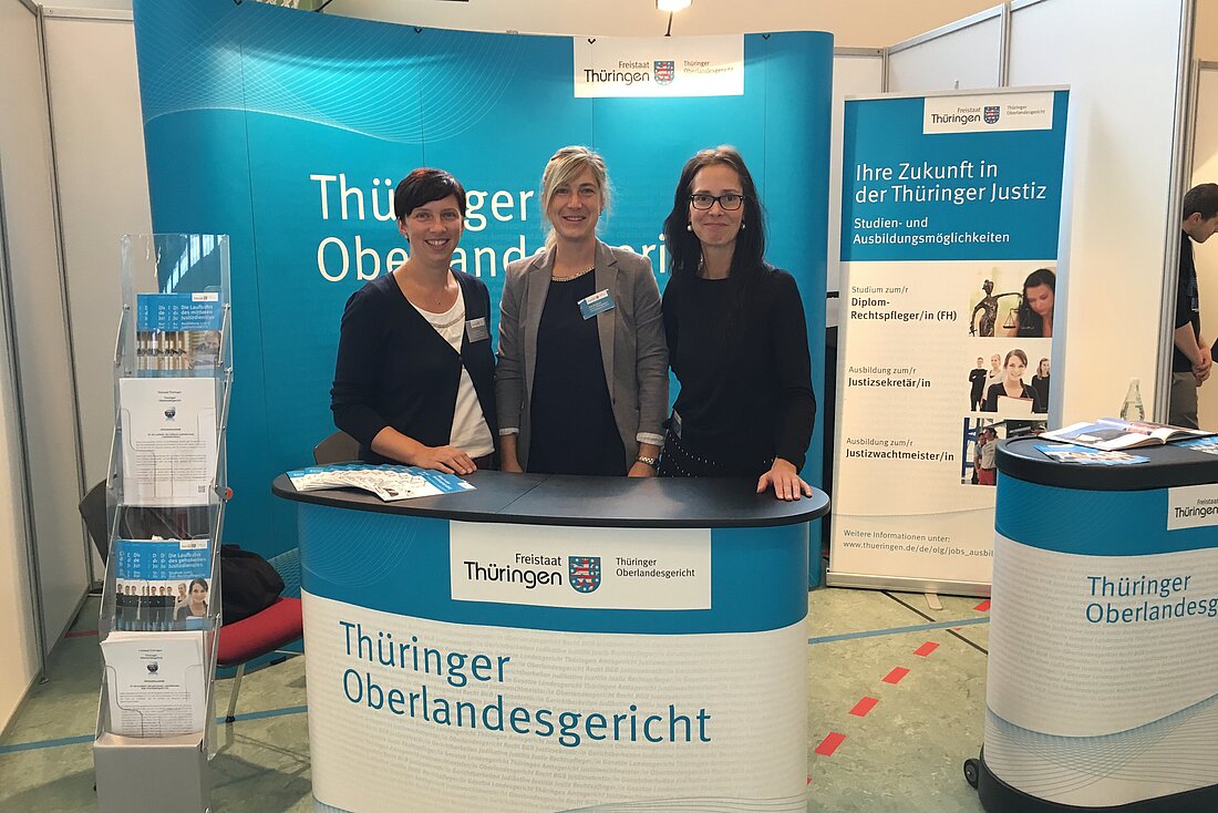 Messestand während einer Berufs- und Ausbildungsmesse Messestand während einer Berufs- und Ausbildungsmesse