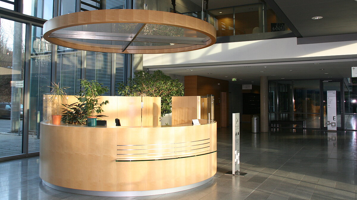 Eingangs- und Servicebereich im Justizzentrum Jena